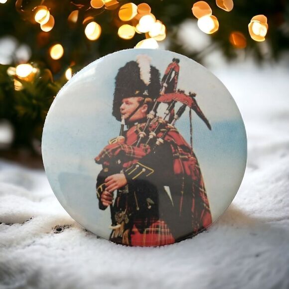 Vintage Scottish Bagpiper Refrigerator Magnet Fridge Scotland Souvenir Pinback. - Picture 16 of 16